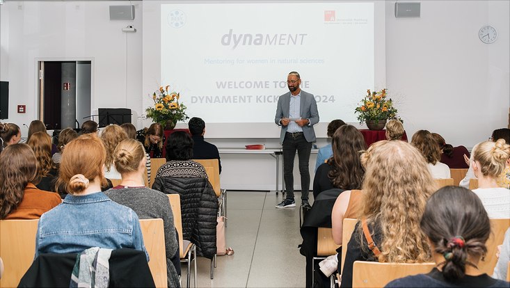 Norbert Ritter vor Publikum im Seminarraum