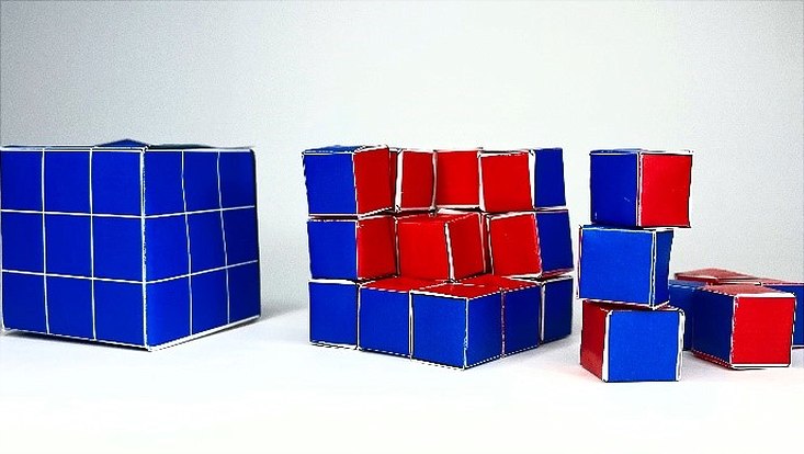 Ganzer Würfel und Würfel in kleine Würfel aufgeteilt